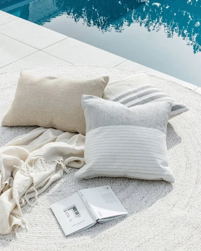 © Willett outdoor cushion grey almond