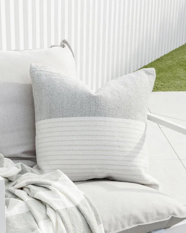© Willett outdoor cushion grey almond