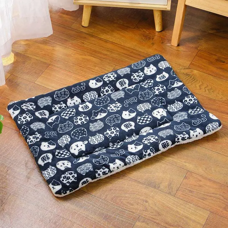 Flannel Pet Sleeping Mat – Cozy Dog Bed and Cat Cushion for All Sizes