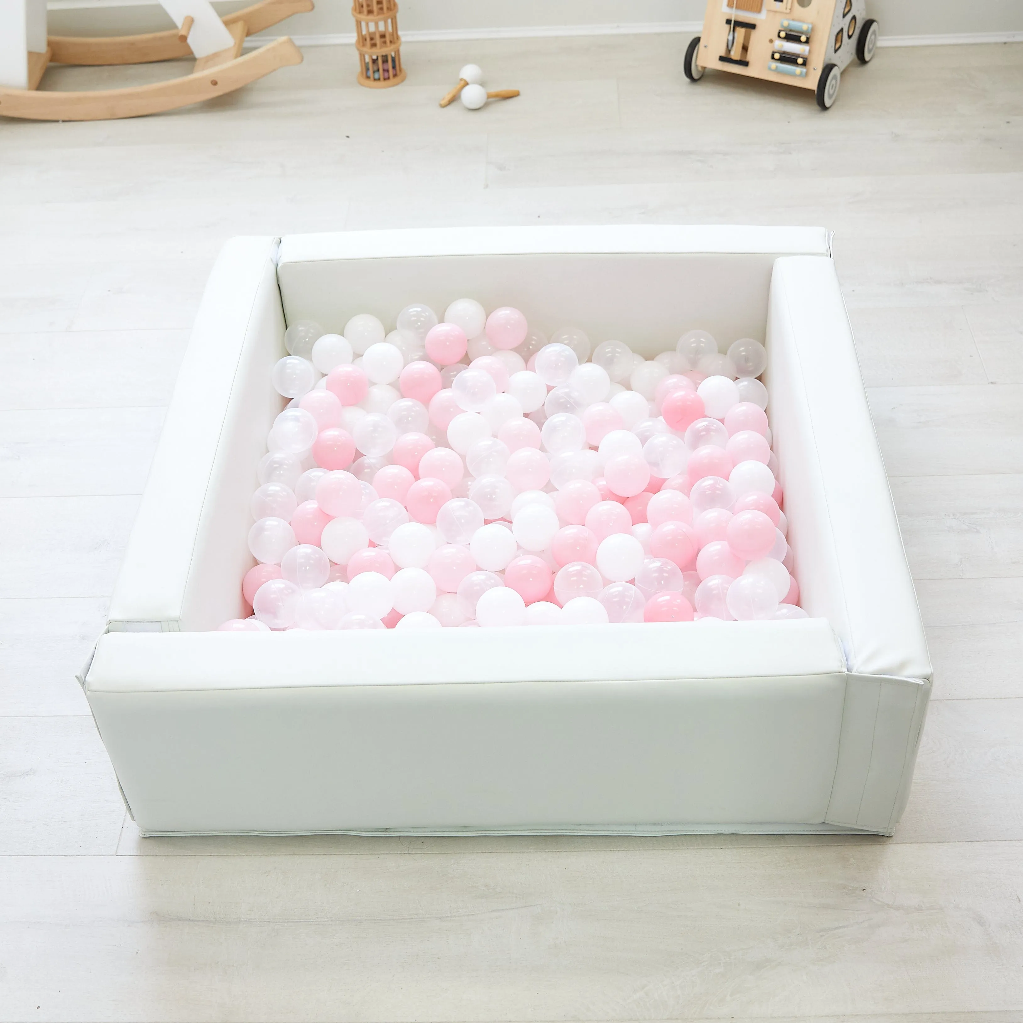 Square Ball Pit with 200 Balls